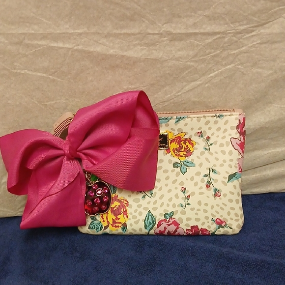 Betsey Johnson Handbags - BETSEY JOHNSON WRISTLET/SHOULDER BAG/CROSSBODY WITH RED APPLE CHARM